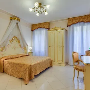 Otel At Leonard, Venedik