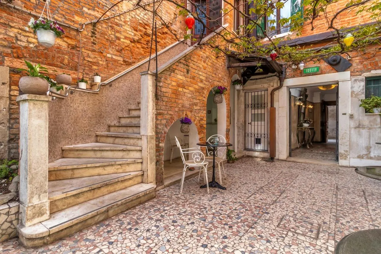Hotel Casa Boccassini Venedik